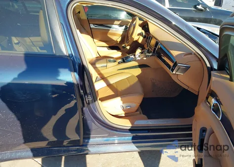 2011 Porsche Panamera 4 z USA, uszkodzony, nr VIN WP0AA2A7XBL013400